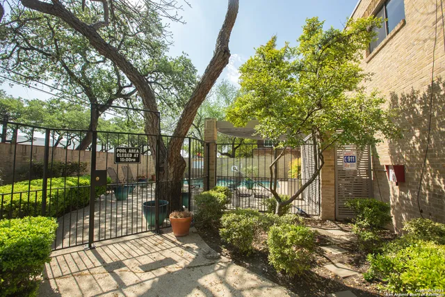 $2,495 | 8123 North New Braunfels Avenue, Unit M, San Antonio, TX 78209