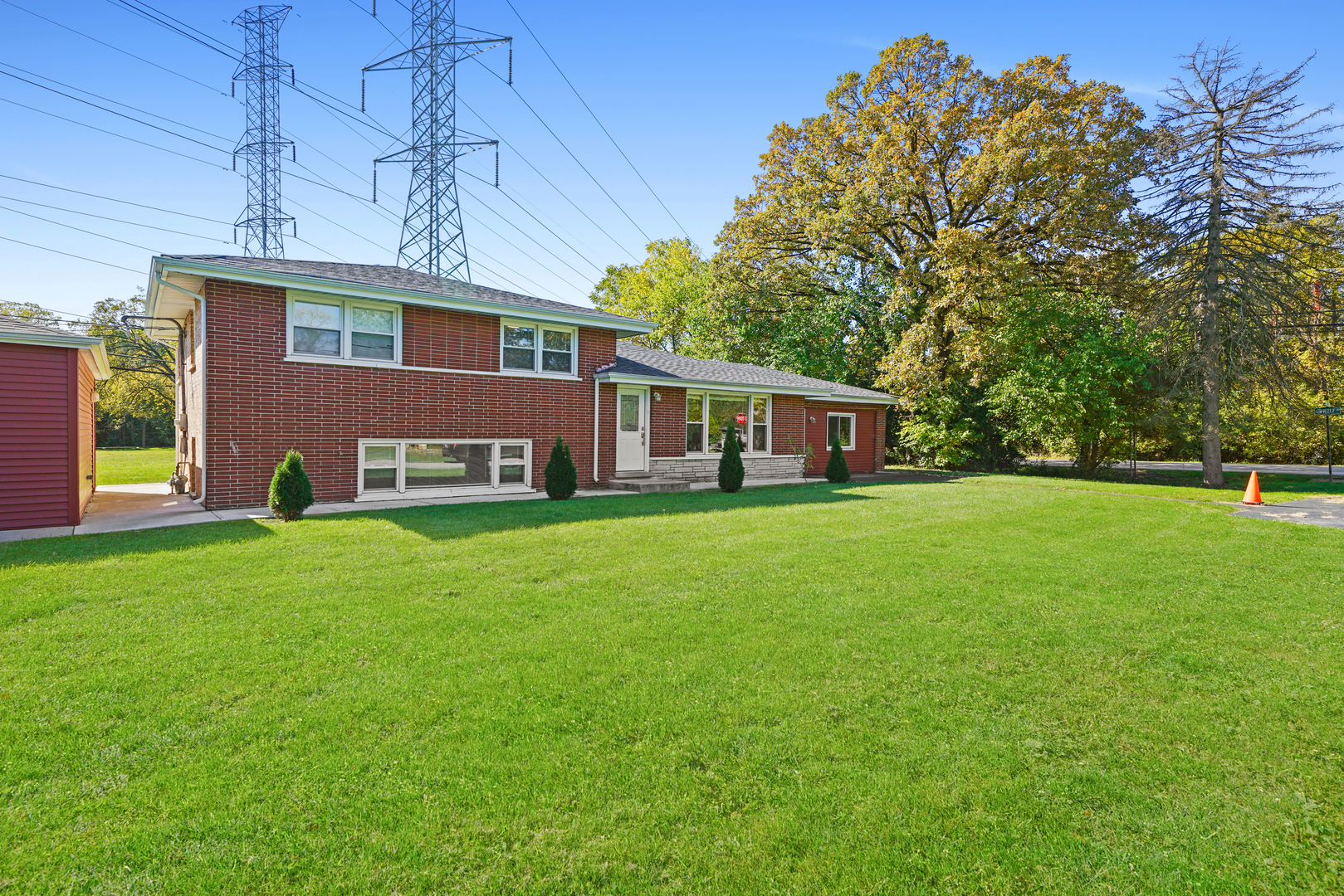 8620 Wolf Road Willow Springs, IL 60480 - Photo 3 of 32 a front view of house with yard and green space