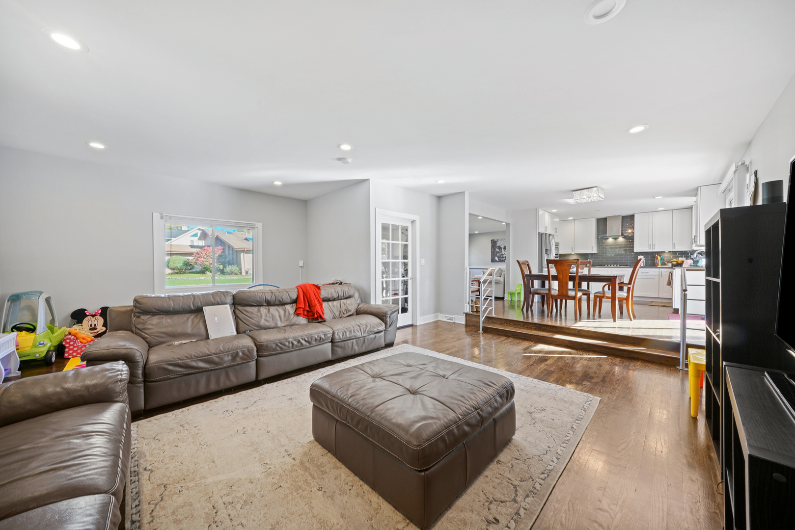 8620 Wolf Road Willow Springs, IL 60480 - Photo 7 of 32 a living room with furniture and a flat screen tv