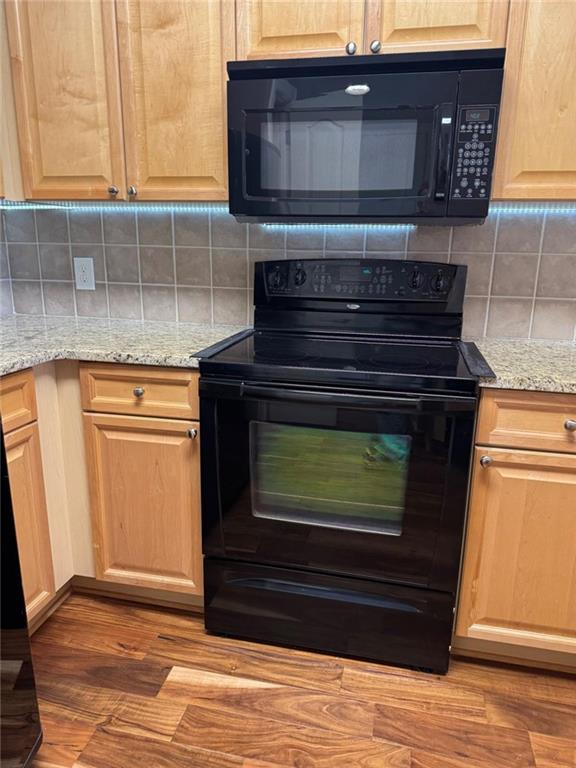 2310 Village Boulevard Southeast Rome, GA 30161 - Photo 4 of 15 a stove top oven sitting inside of a kitchen