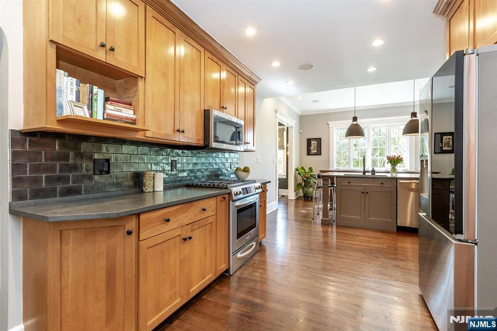 108 Durand Road Maplewood, NJ 07040 - Photo 22 of 45