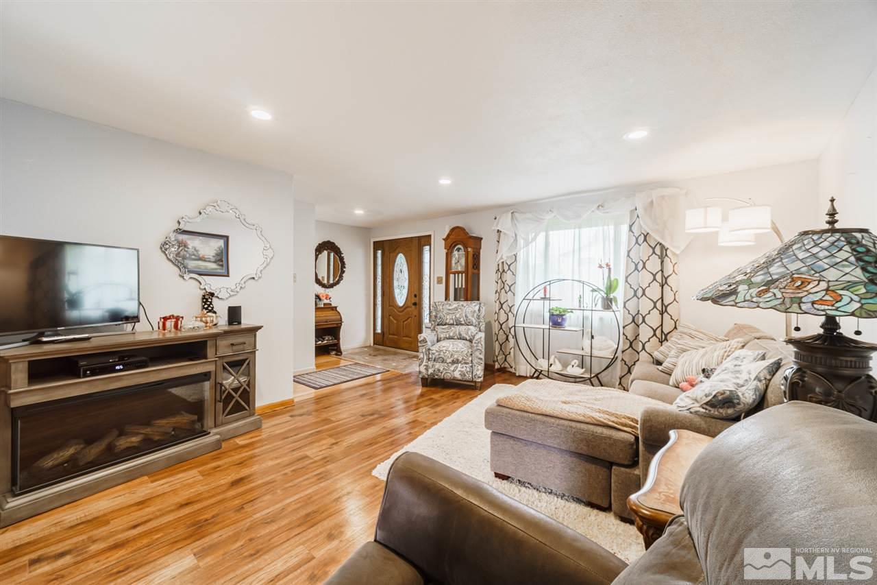 860 Cambridge Way Reno, NV 89511 - Photo 3 of 18 Photo 3