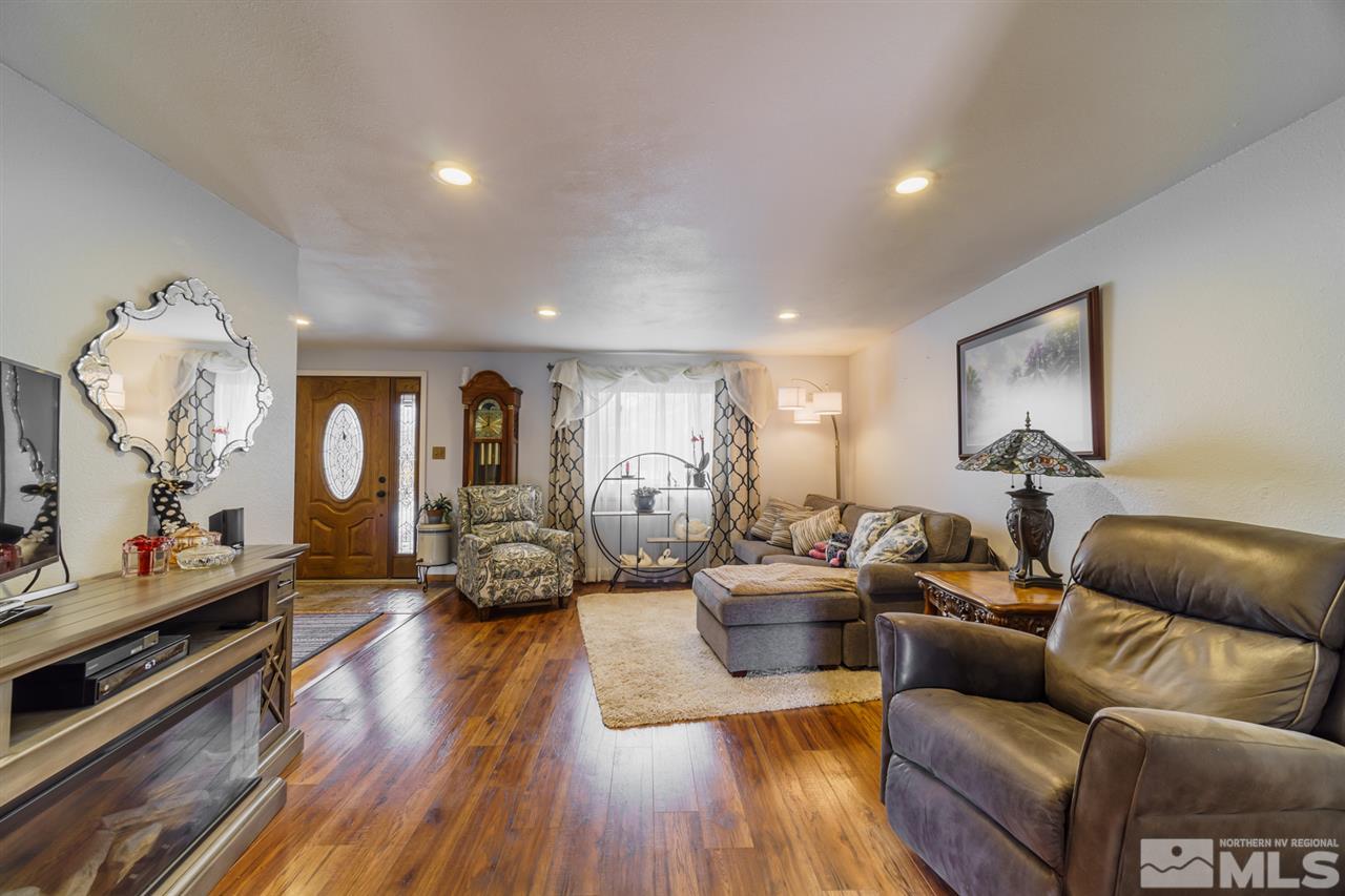 860 Cambridge Way Reno, NV 89511 - Photo 4 of 18 Photo 4
