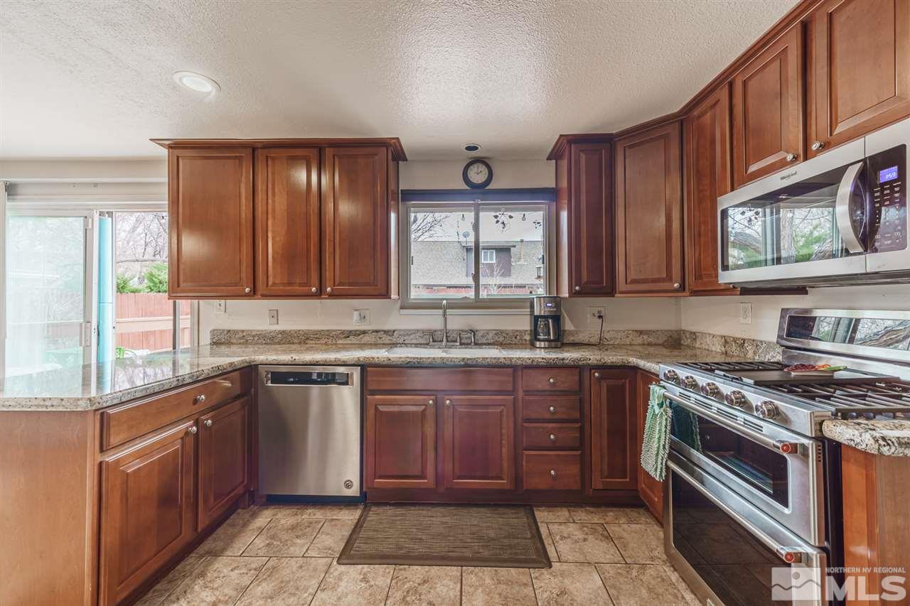 860 Cambridge Way Reno, NV 89511 - Photo 5 of 18 Photo 5
