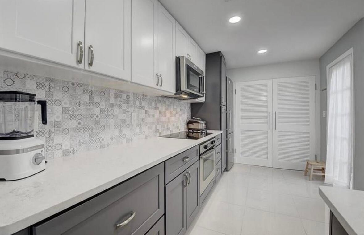 1299 South Ocean Boulevard, Unit L5 Boca Raton, FL 33432 - Photo 9 of 20 Kitchen
