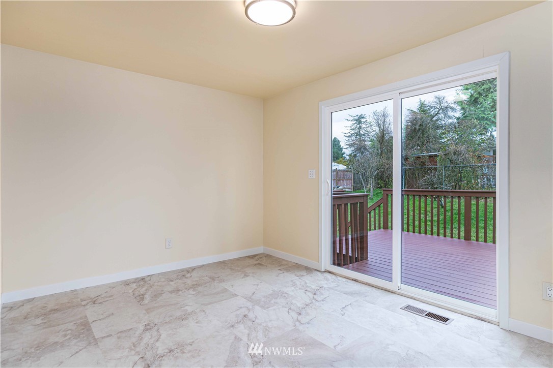 31402 10th Avenue South Federal Way, WA 98003 - Photo 9 of 24