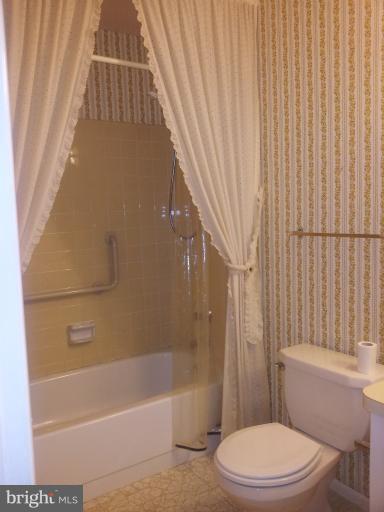 15100 Glade Drive, Unit 112E Silver Spring, MD 20906 - Photo 2 of 25 a bathroom with a toilet and a bathtub