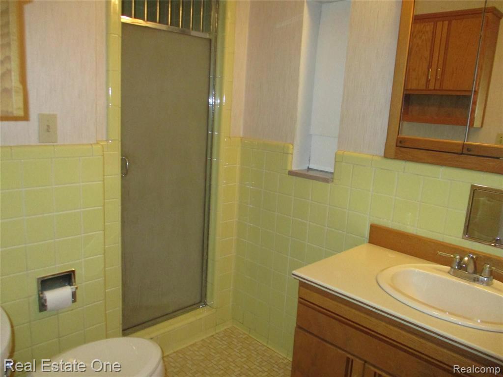 28642 Rollcrest Road Farmington Hills, MI 48334 - Photo 33 of 53