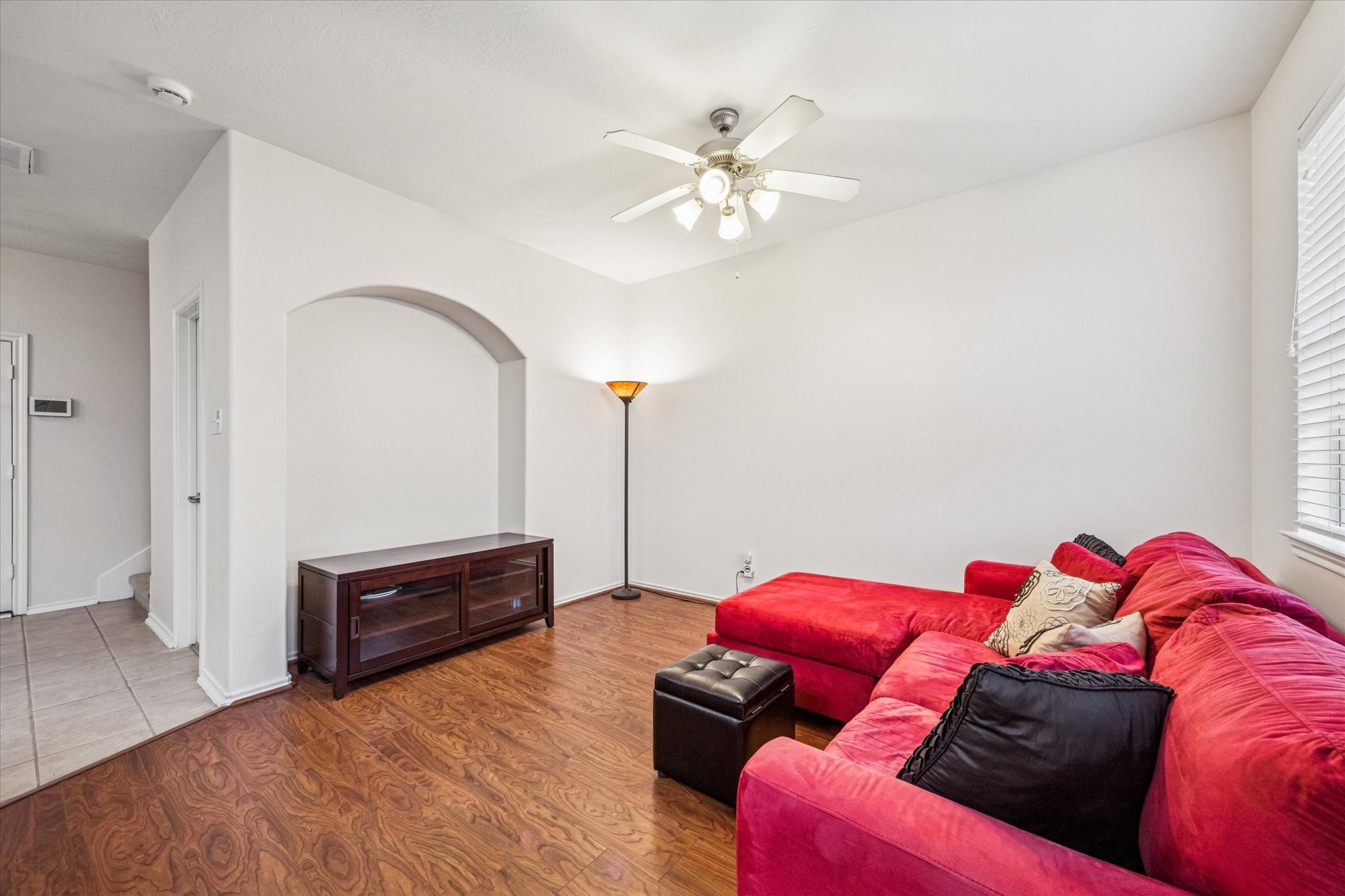 3206 Pearl Bluff Lane Houston, TX 77047 - Photo 8 of 20 a living room with furniture