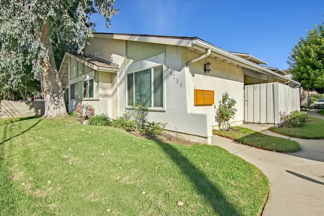 a view of a house with backyard
