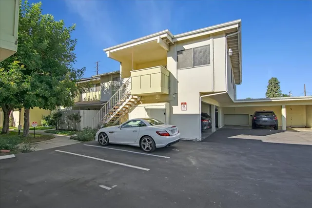 $2,250 | 16755 Parthenia Street, Unit 6, North Hills, CA 91343