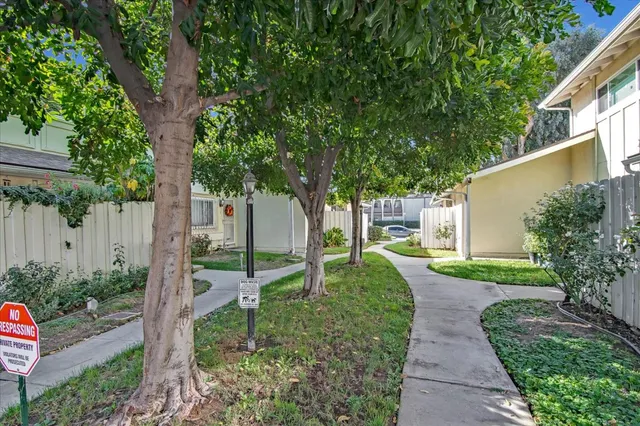 $2,250 | 16755 Parthenia Street, Unit 6, North Hills, CA 91343