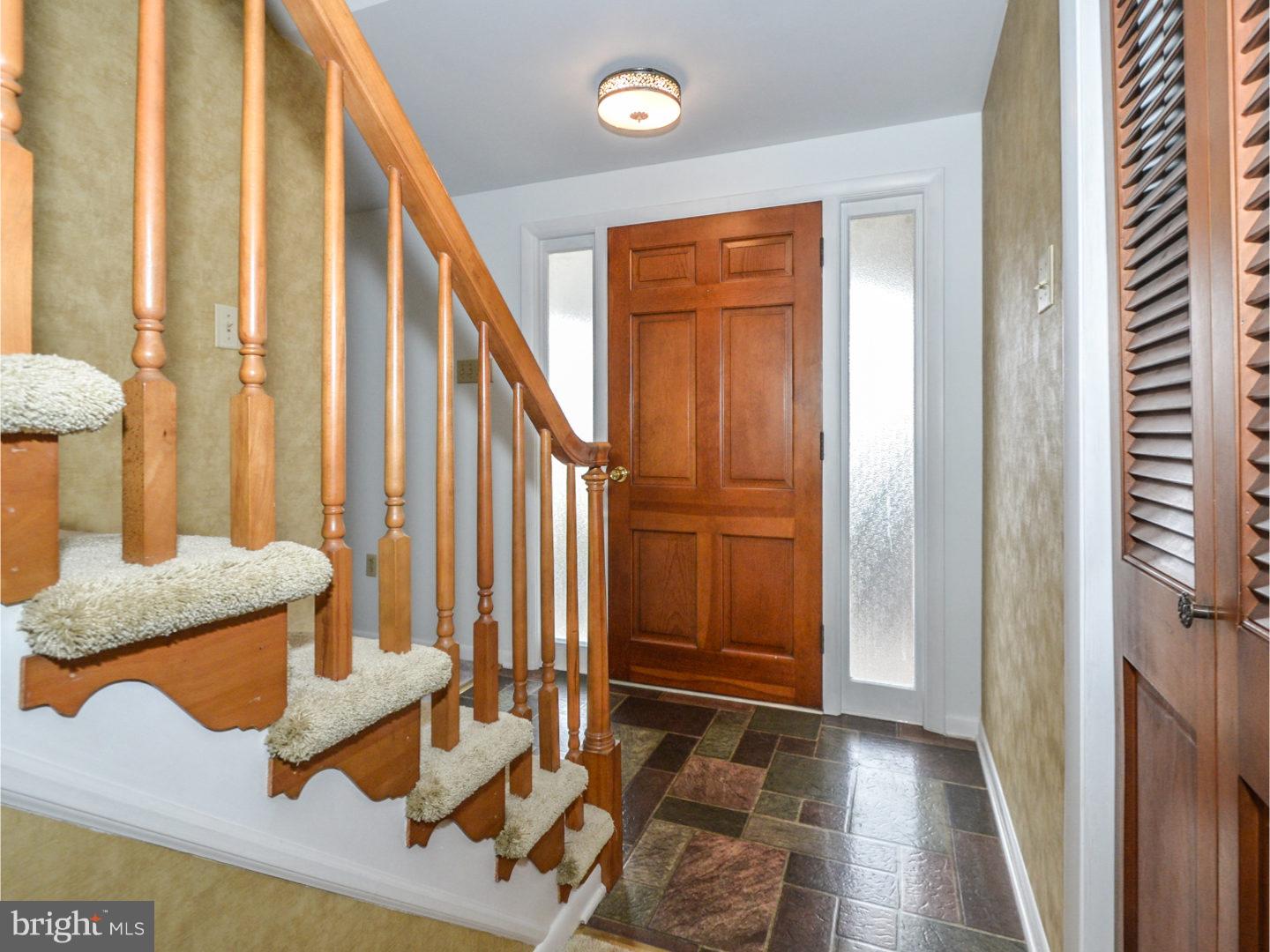 2514 Wasser Road Pennsburg, PA 18073 - Photo 11 of 25 Foyer