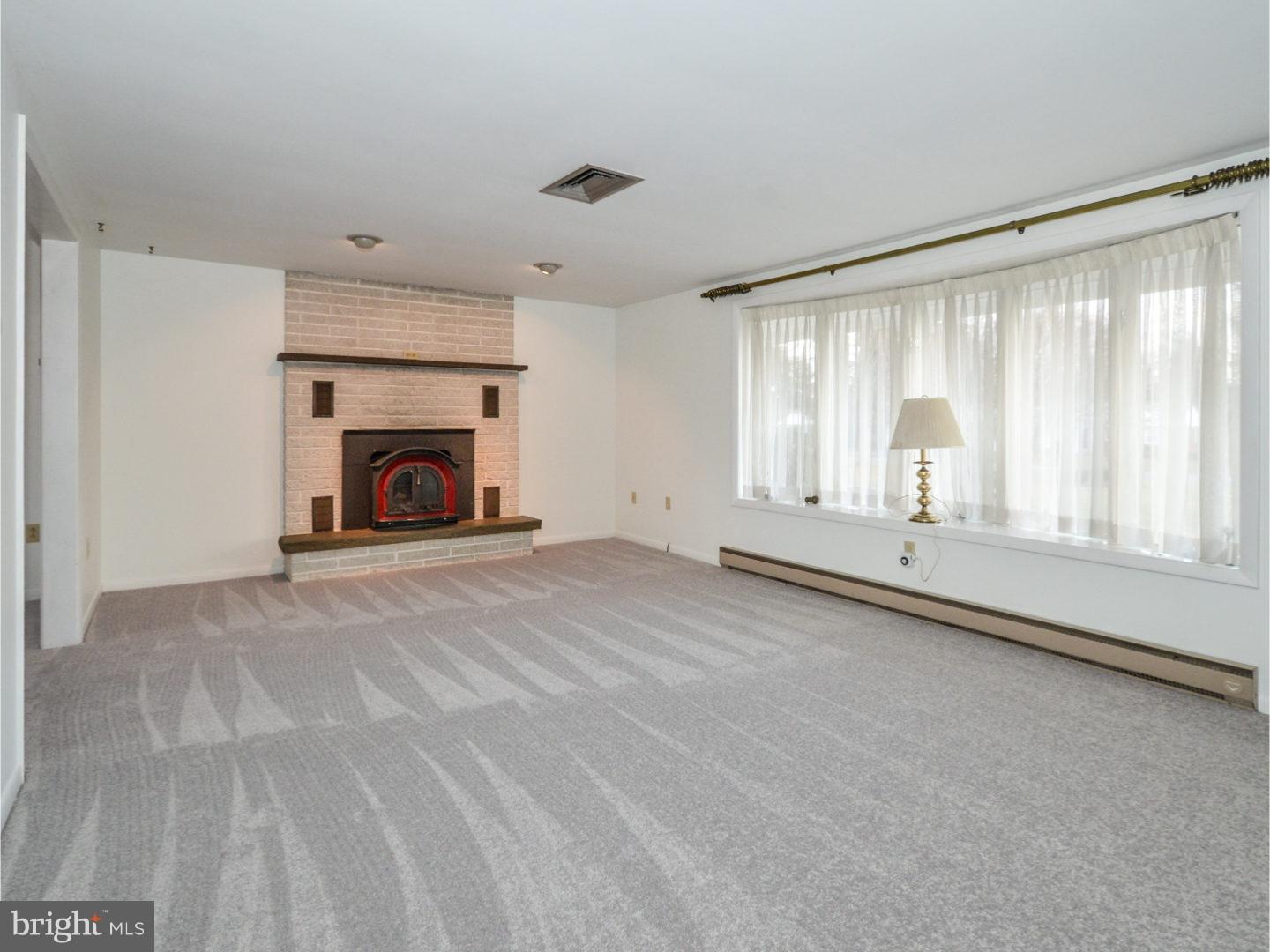 2514 Wasser Road Pennsburg, PA 18073 - Photo 3 of 25 Living Room