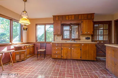 a view of a storage & utility room