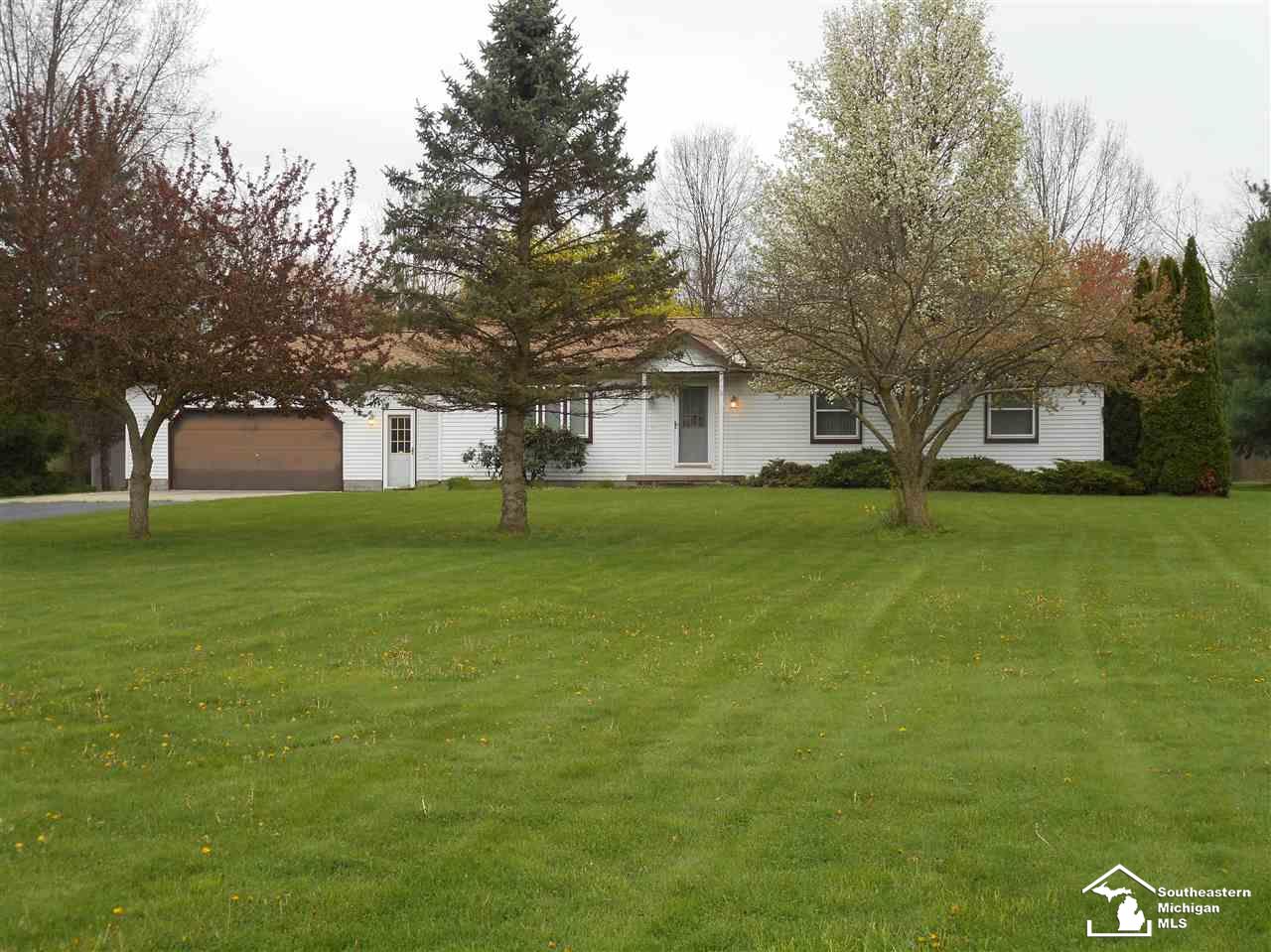 33983 Willow Road New Boston, MI 48164 - Photo 2 of 52 31317825-1.JPG