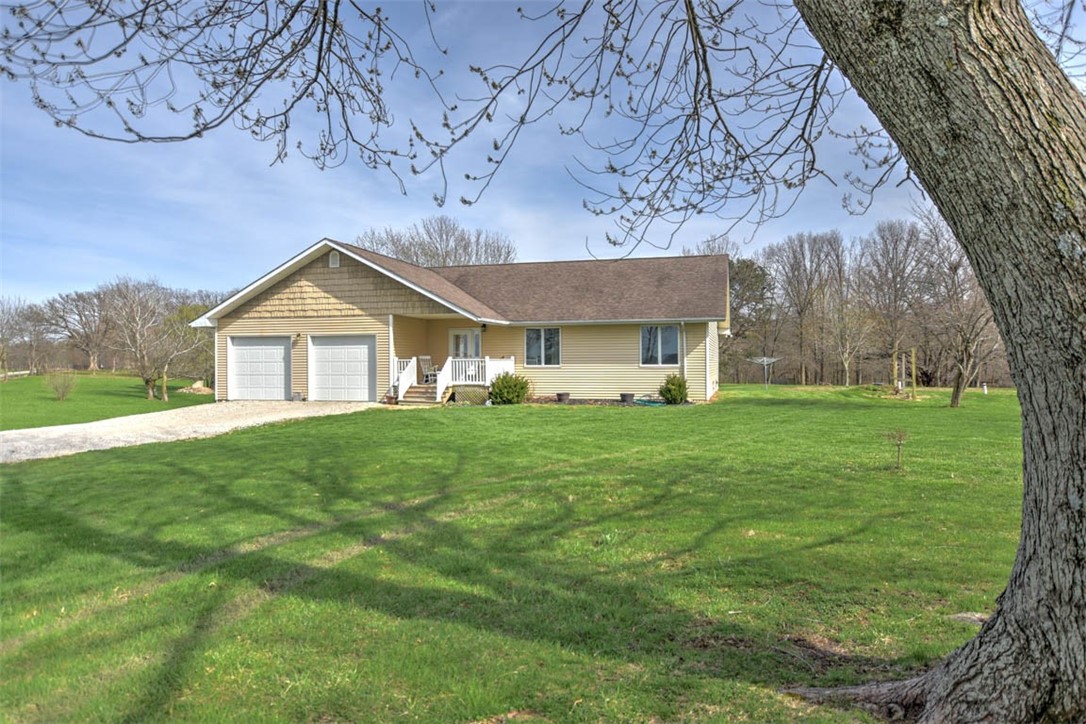 2204 East 1800 North Road Moweaqua, IL 62550 - Photo 35 of 48