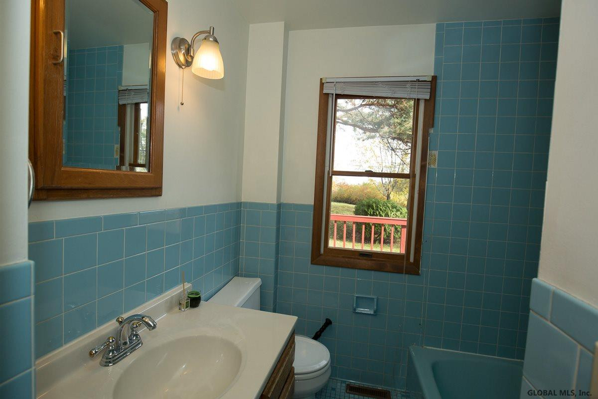 5 Glennon Road Colonie, NY 12110 - Photo 8 of 18 Photo 8