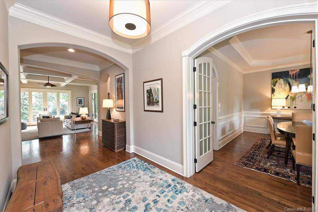 944 Bridlepath Lane Charlotte, NC 28211 - Photo 3 of 48 a view of a livingroom with furniture and hardwood floor