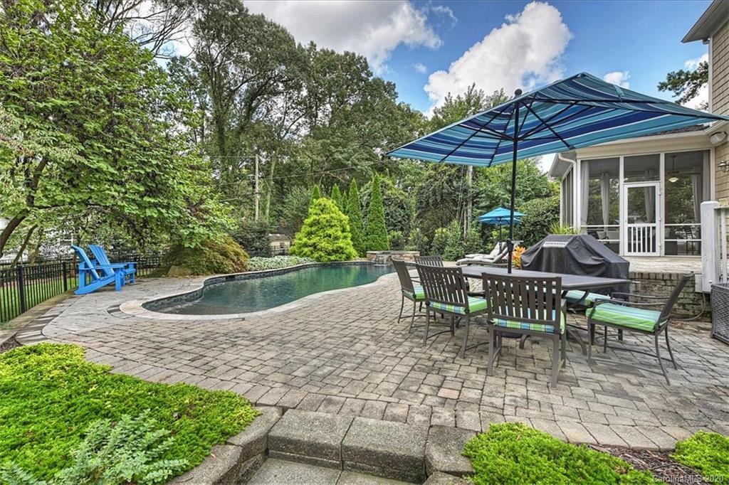944 Bridlepath Lane Charlotte, NC 28211 - Photo 42 of 48 a view of a chair and table in the patio