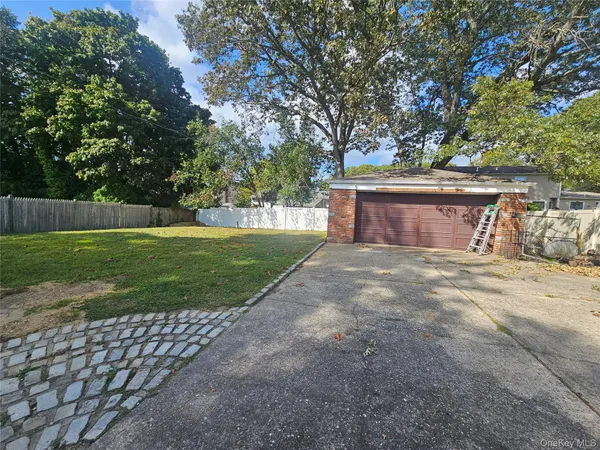 $1,049,000 | 5 Lincoln Avenue, Smithtown, NY 11787