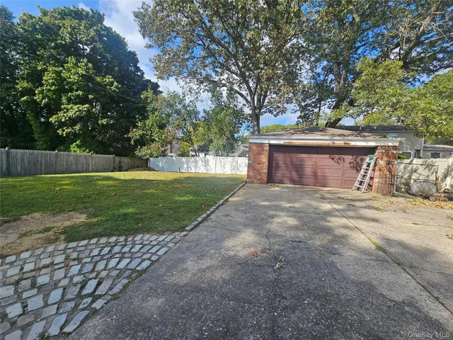 $1,049,000 | 5 Lincoln Avenue, Smithtown, NY 11787