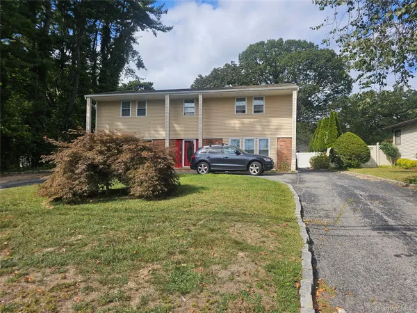 a view of a house with a yard and plants