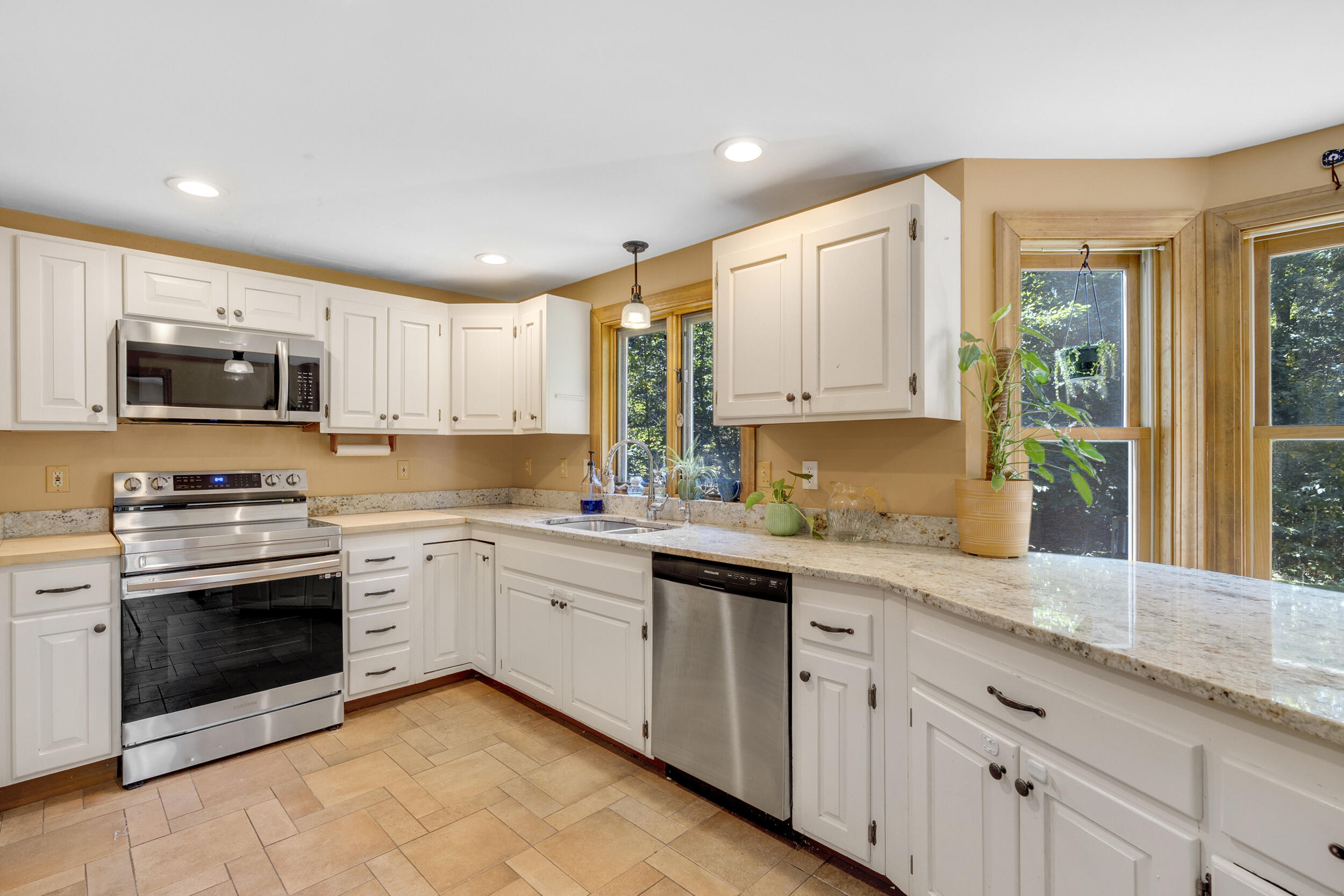 7 Gore Road Raymond, ME 04071 - Photo 6 of 35 10_7gore-4