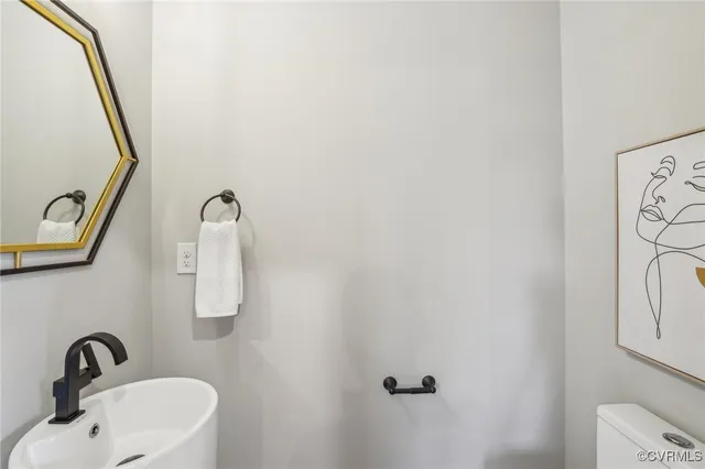 a view of entryway and gallery