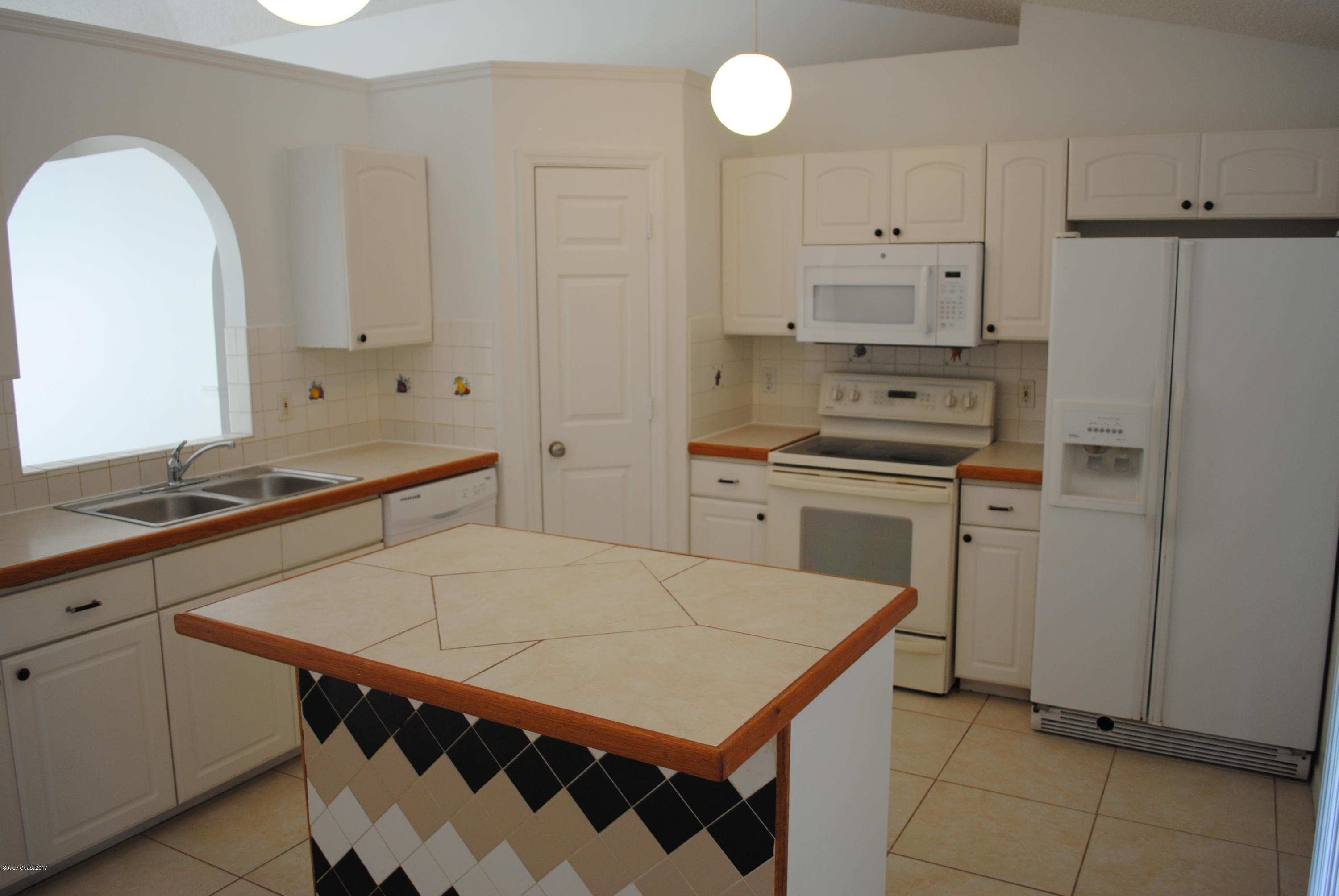 161 Tucson Road Southwest Palm Bay, FL 32908 - Photo 17 of 31 a kitchen that has a sink and a stove