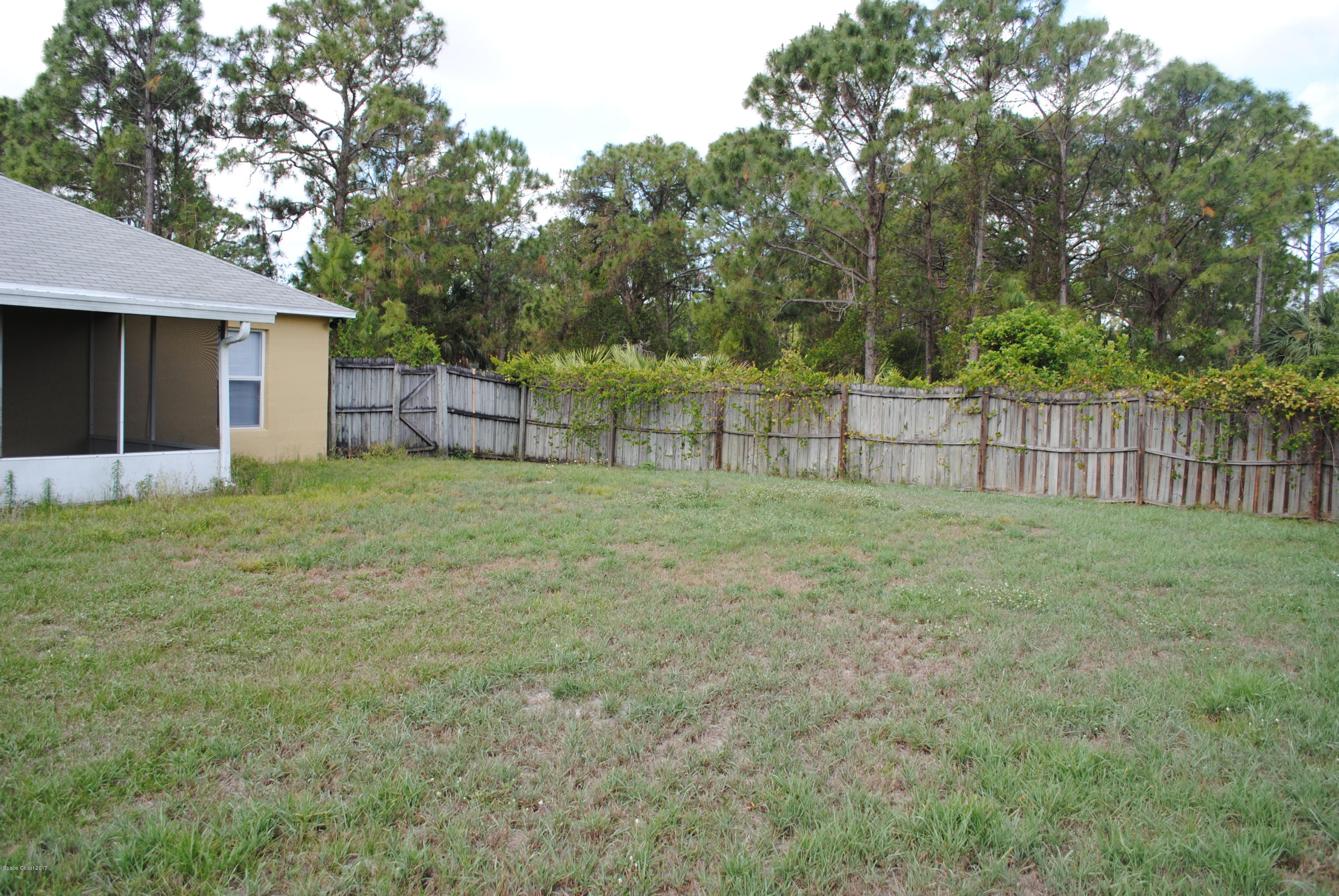 161 Tucson Road Southwest Palm Bay, FL 32908 - Photo 27 of 31 a view of a backyard