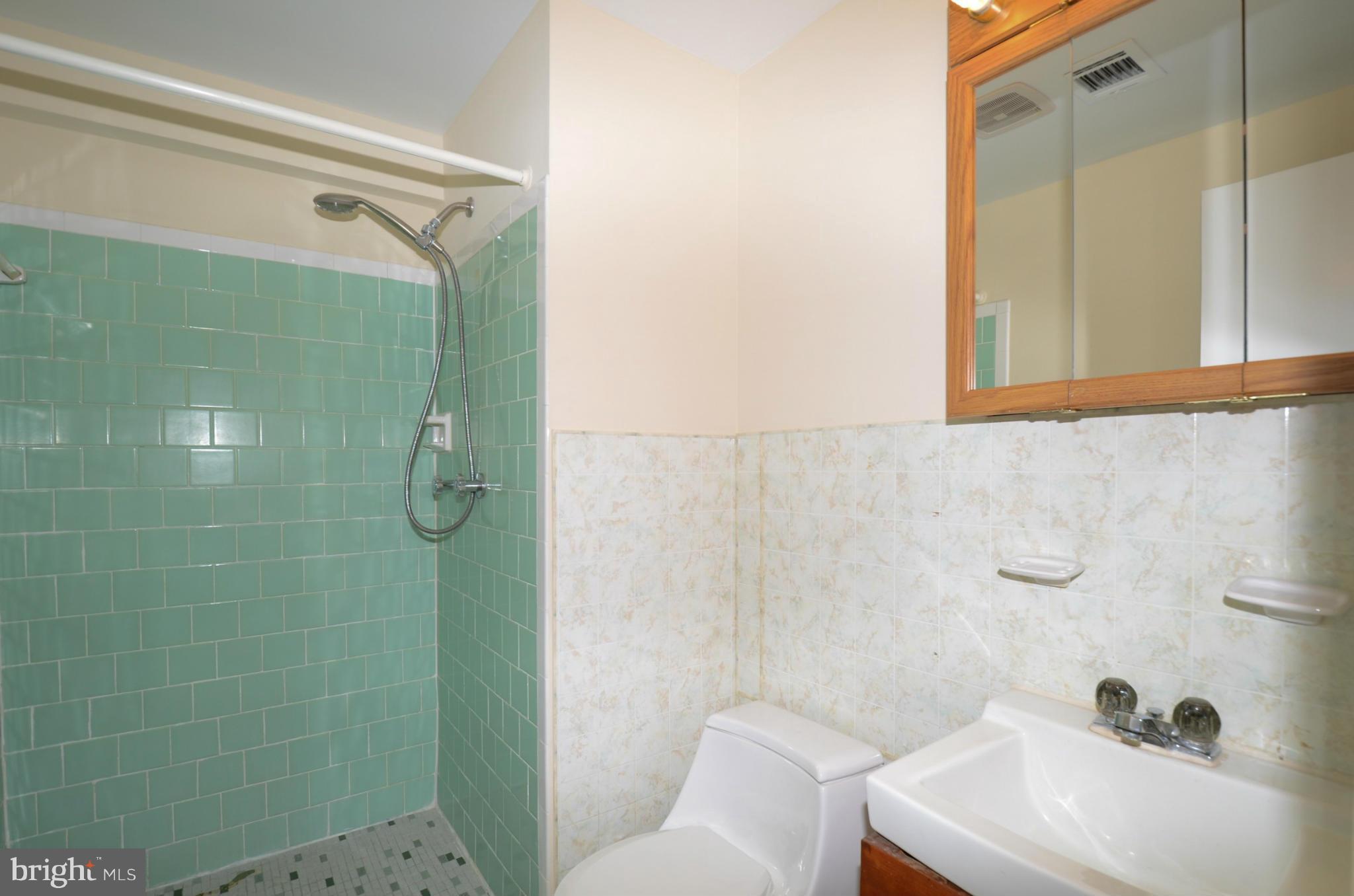 7847 Brompton Street Springfield, VA 22152 - Photo 16 of 30 Bath