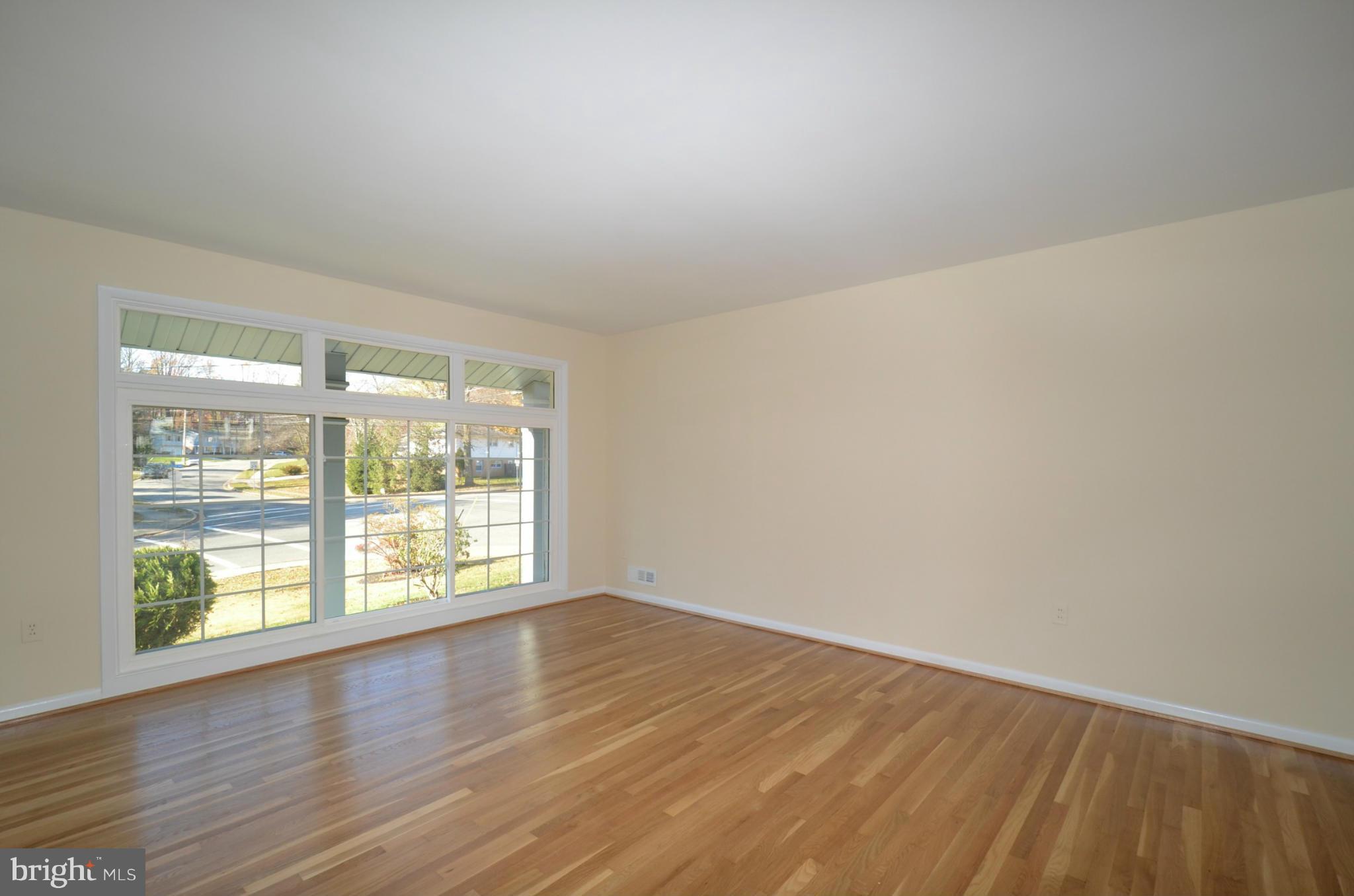 7847 Brompton Street Springfield, VA 22152 - Photo 8 of 30 Living Room
