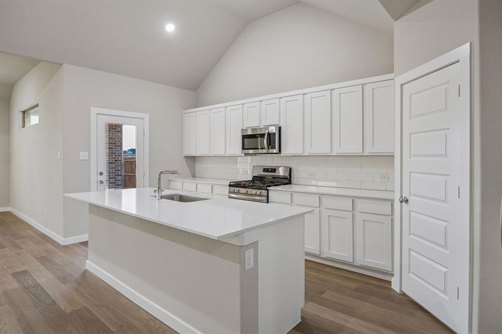 1113 Del Rio Drive Lavon, TX 75166 - Photo 7 of 40 Kitchen in the Wimbledon home plan by Trophy Signature Homes – REPRESENTATIVE PHOTO