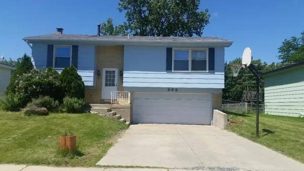 $2,700 | 883 Hastings Lane, Hanover Park, IL 60133