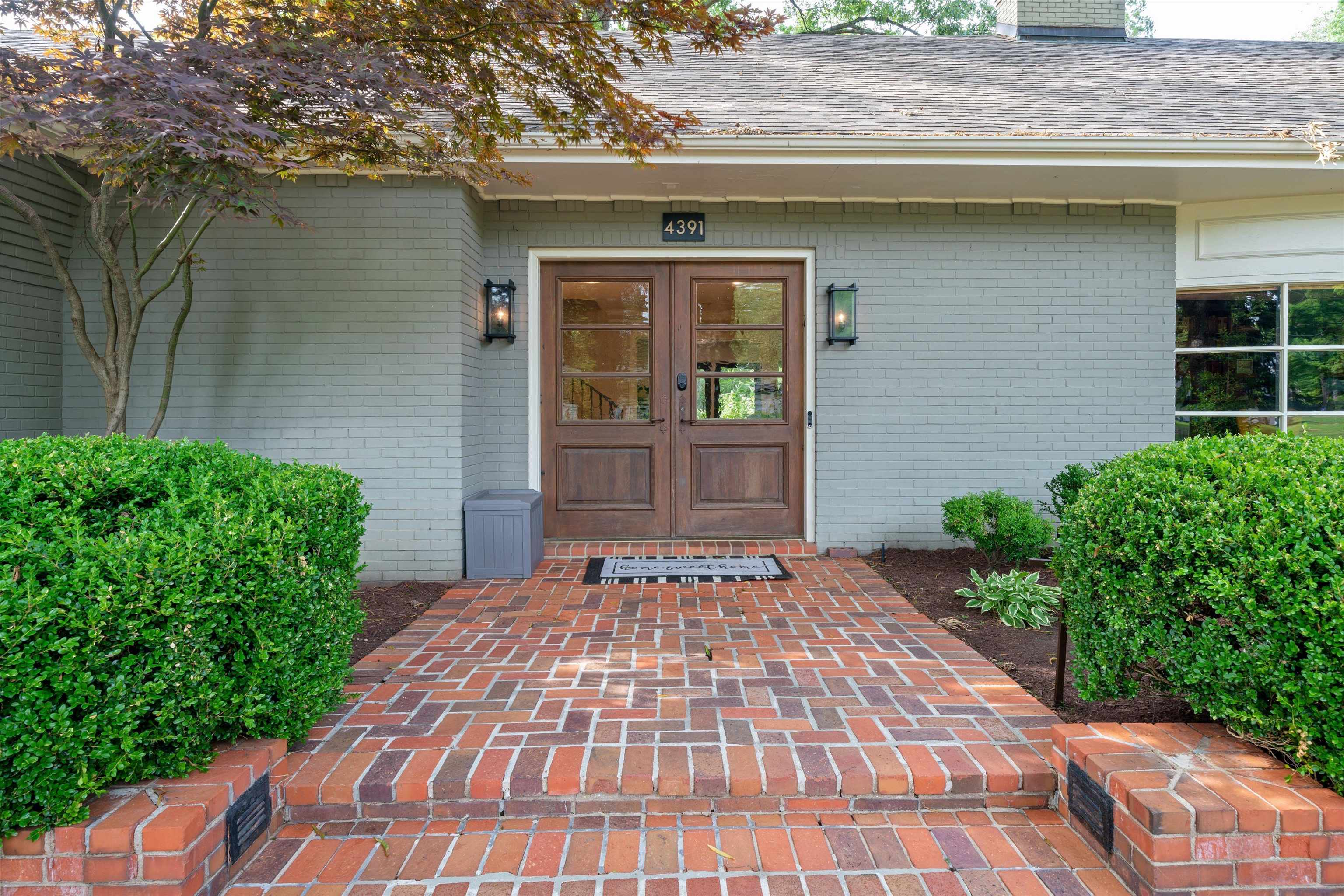 4391 Barfield Road Memphis, TN 38117 - Photo 2 of 25 a front view of a house with a yard