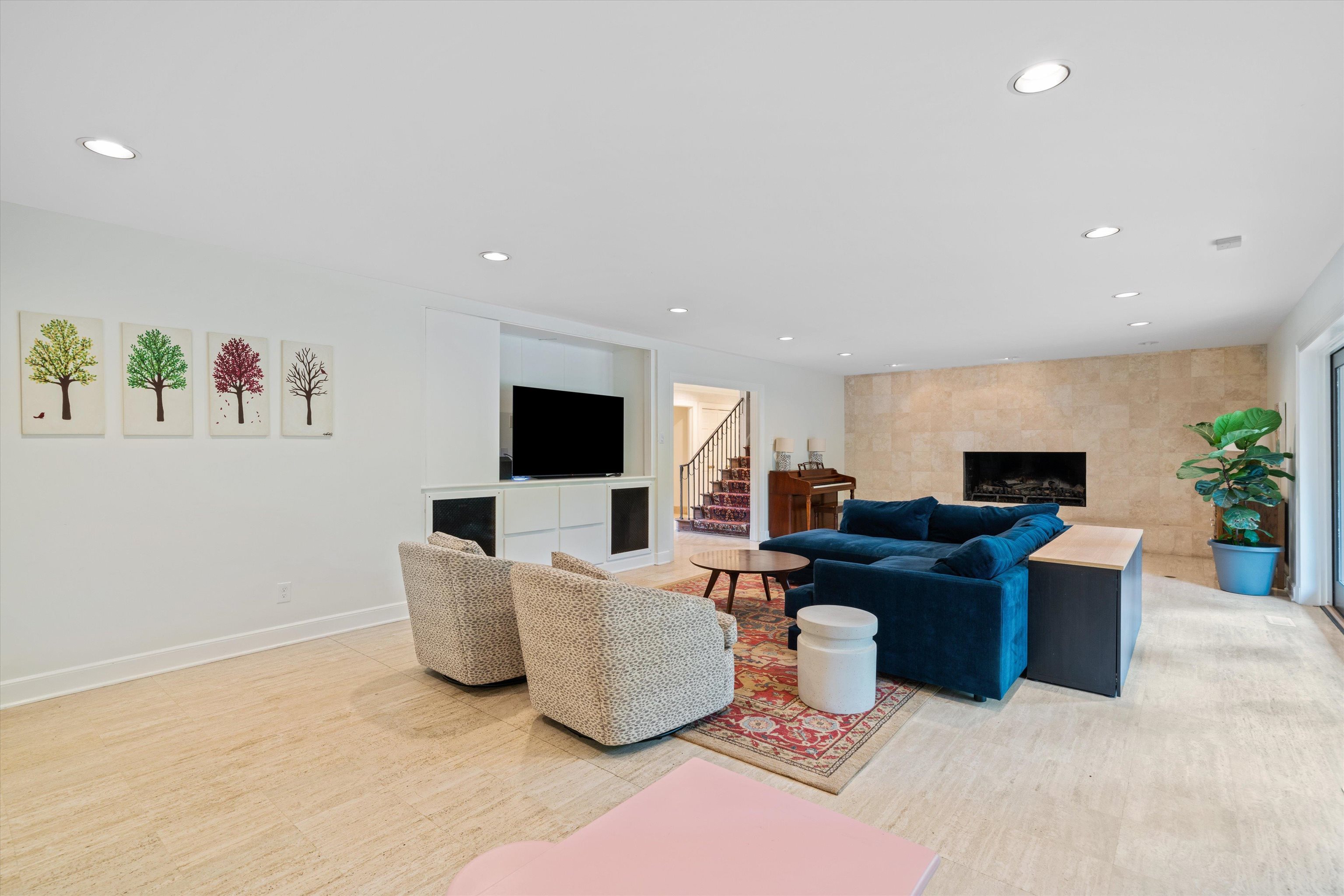 4391 Barfield Road Memphis, TN 38117 - Photo 10 of 25 a living room with furniture and a flat screen tv