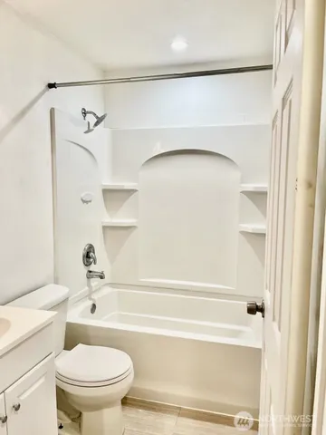 $307,900 | 2020 Grant Avenue South, Unit A302, Renton, WA 98055