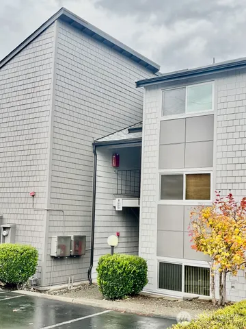 $307,900 | 2020 Grant Avenue South, Unit A302, Renton, WA 98055