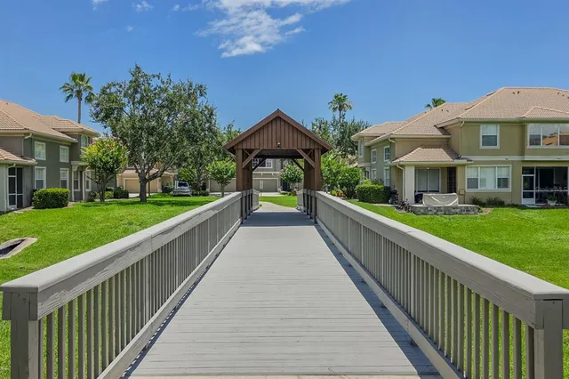 $2,550 | 3298 Covered Bridge Drive West, Dunedin, FL 34698