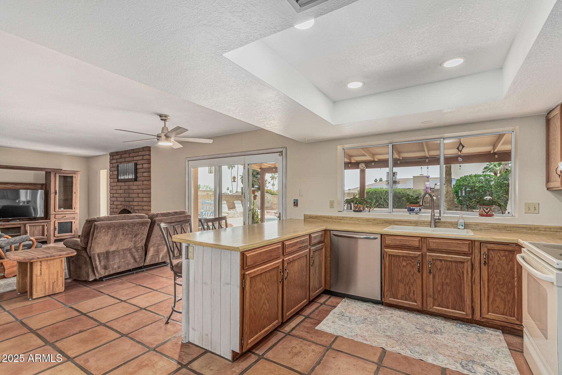 4229 East Pearce Road Phoenix, AZ 85044 - Photo 11 of 42 16 Pearce