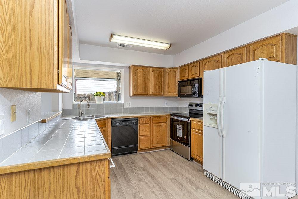 581 Tarn Way Reno, NV 89503 - Photo 6 of 20 Photo 6