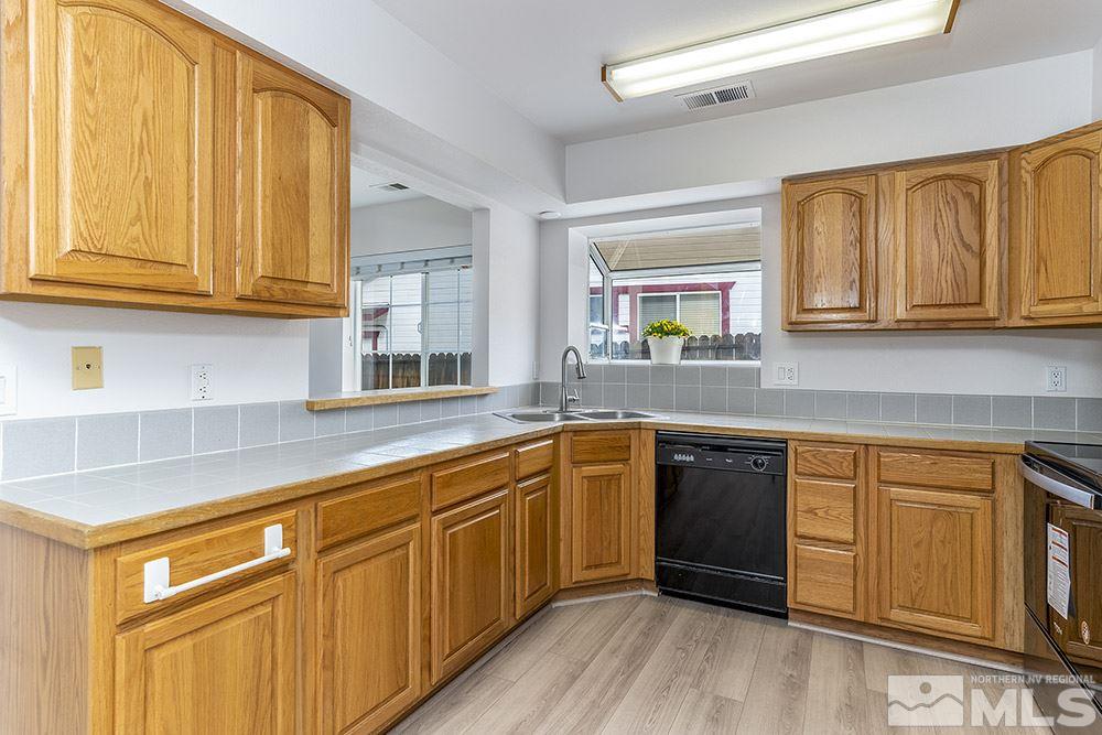 581 Tarn Way Reno, NV 89503 - Photo 7 of 20 Photo 7