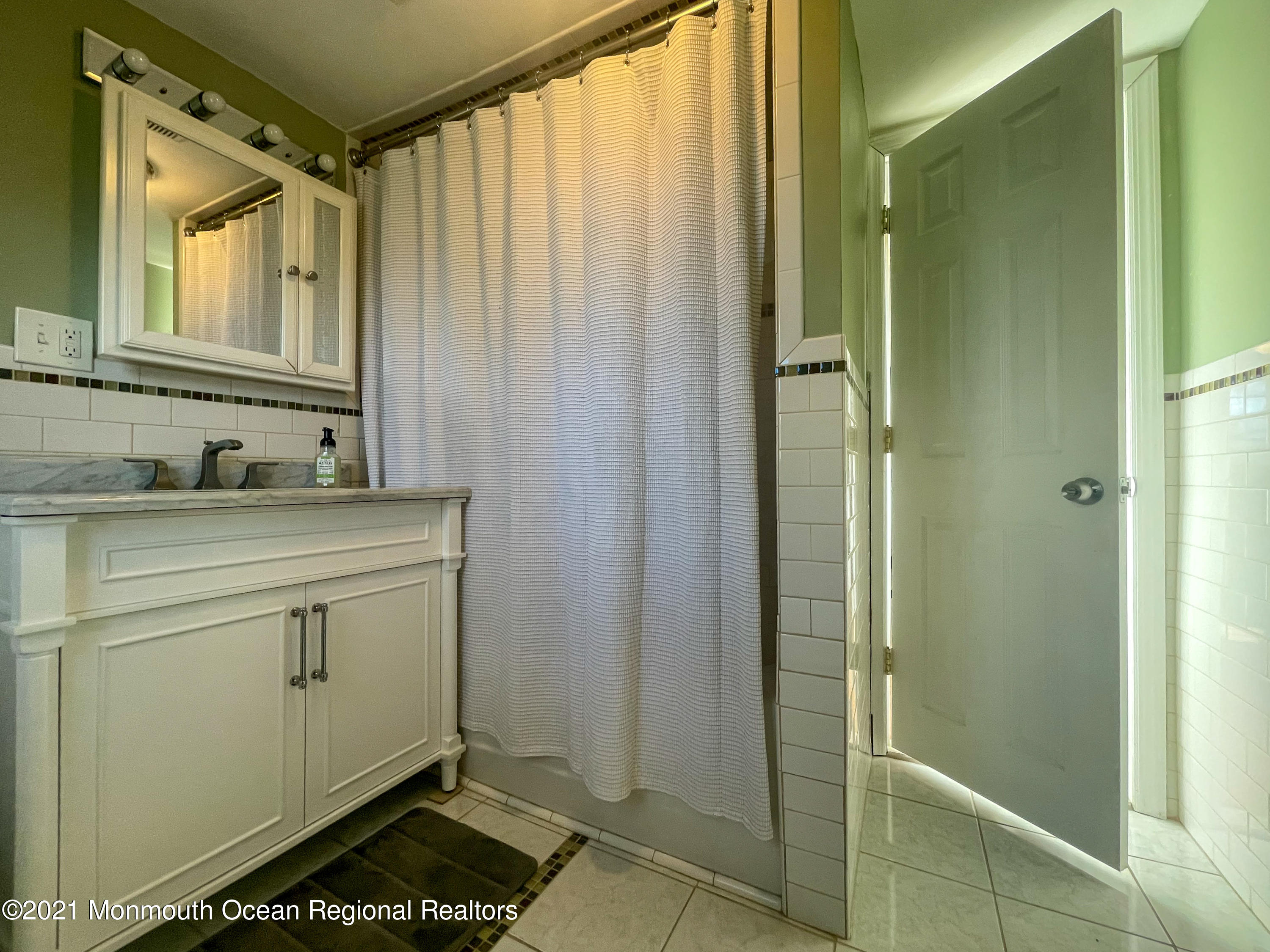4 Griffith Street Freehold, NJ 07728 - Photo 23 of 26 4 Griffith Rd-1475