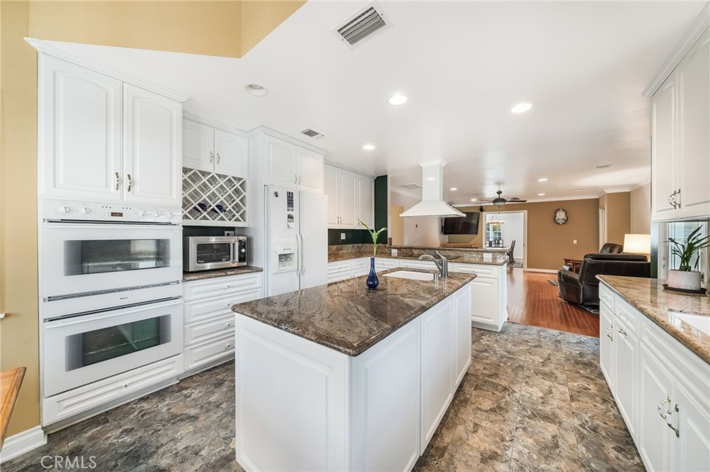 178 North Monterey Road Orange, CA 92866 - Photo 4 of 56
