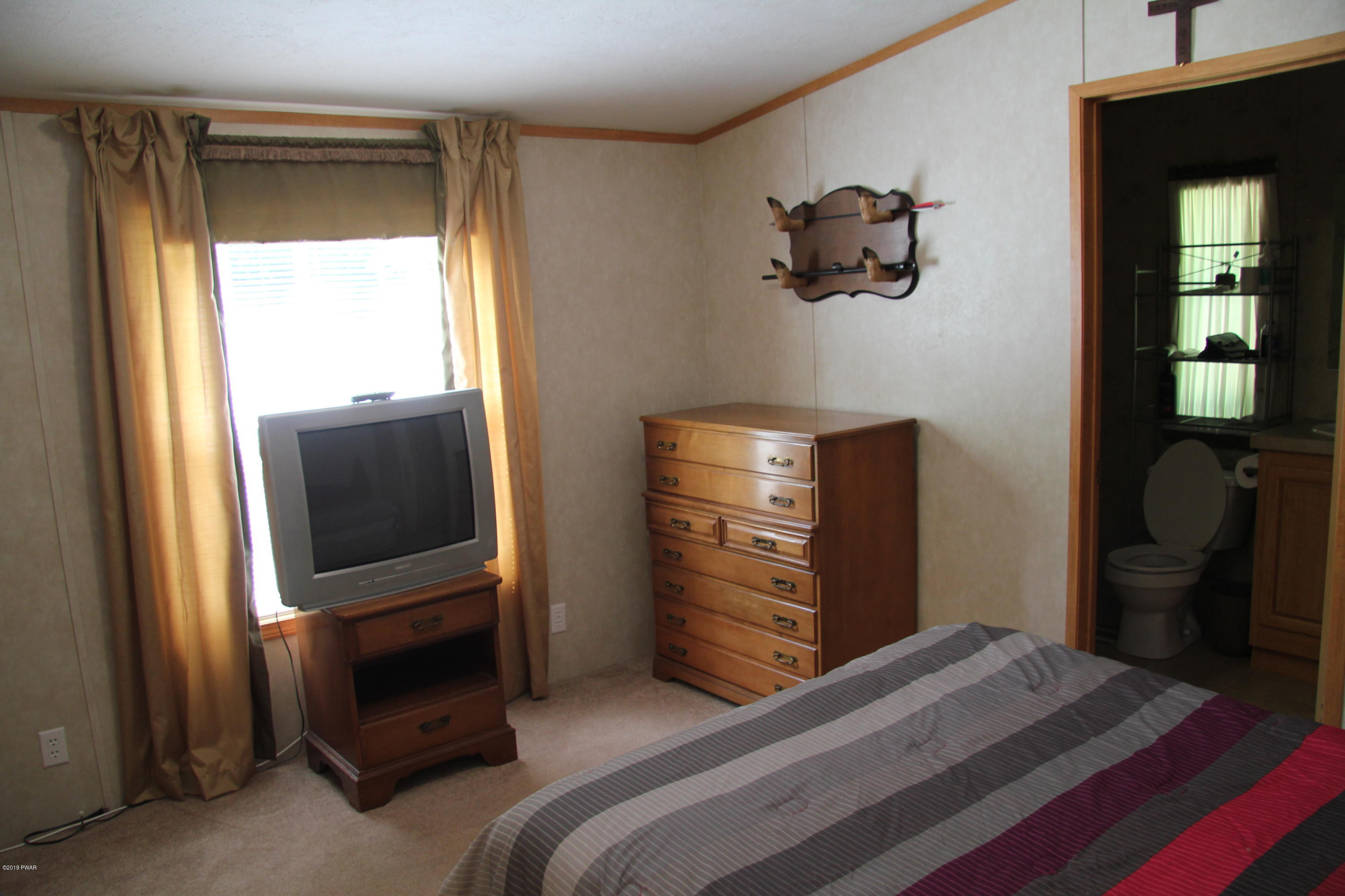 507 Duck Harbor Road Equinunk, PA 18417 - Photo 8 of 23 Master