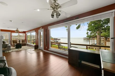 $625,000 | 153 Lakeshore Drive, Onalaska, TX 77360