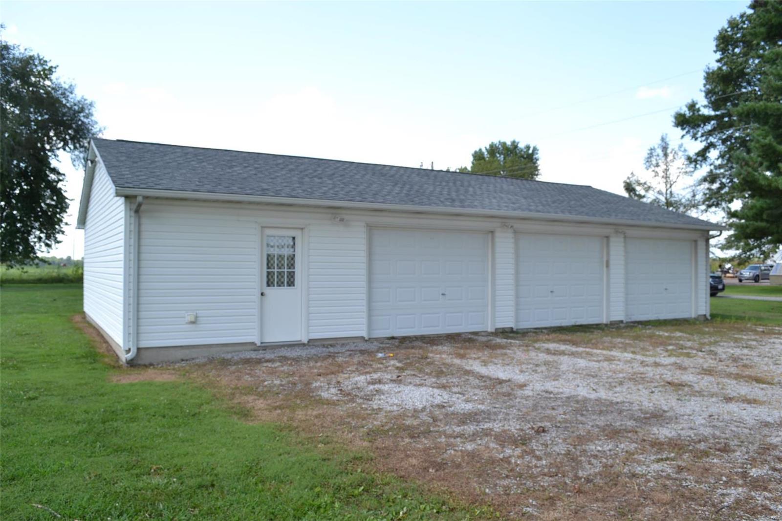 12180 Highline Road Breese, IL 62230 - Photo 2 of 28