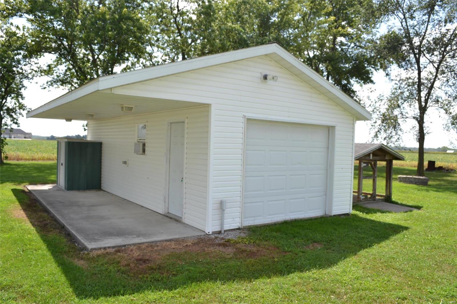12180 Highline Road Breese, IL 62230 - Photo 3 of 28