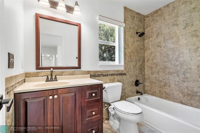 $852,000 | 9101 Southern Orchard Road North, Davie, FL 33328